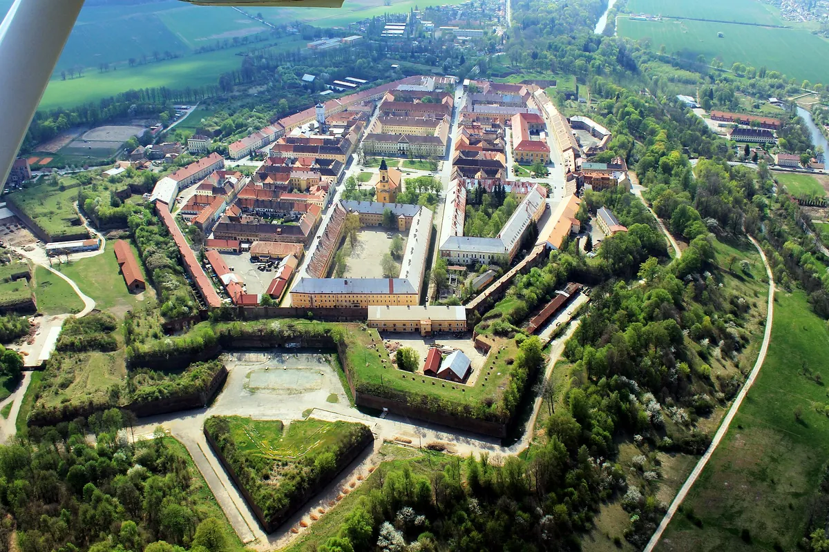 Hvězdicová pevnost Josefov z ptačí perspektivy